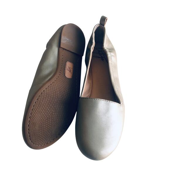 Anthro Latigo 'Gettie' Women's 6.5 Slip On Loafer Flat Champagne Neutral Shoe - Picture 1 of 8
